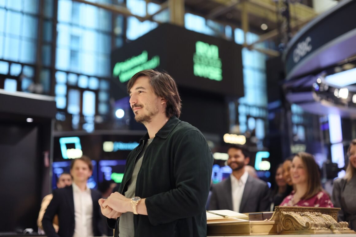 Robinhood Chain’s real-world assets jump fivefold as tokenized stocks start trading in bigger size