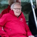 Buffett drops Gates Foundation from $6bn Berkshire donation