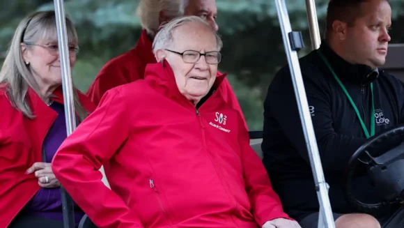 Buffett drops Gates Foundation from $6bn Berkshire donation