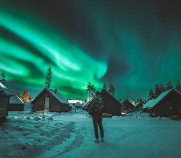 Northern lights aurora cabin kings and tourist