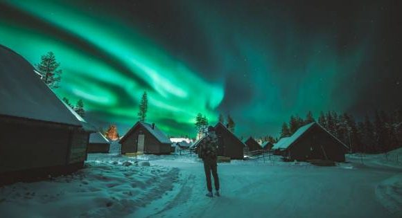 Northern lights aurora cabin kings and tourist