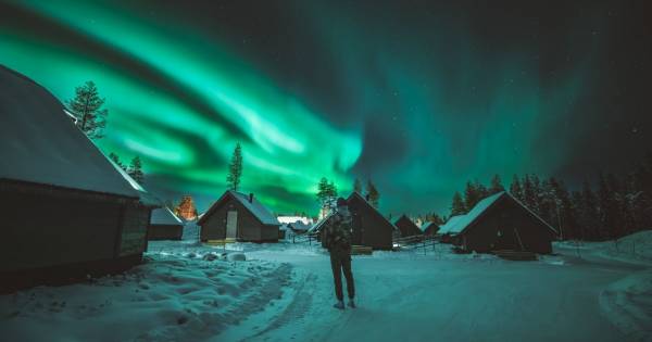 Northern lights aurora cabin kings and tourist